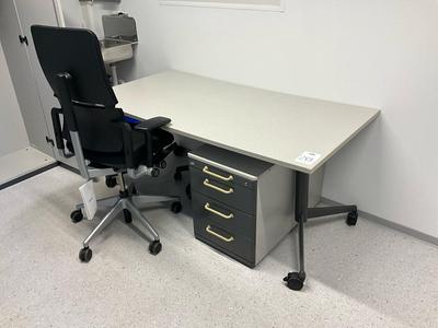Overview picture of mobile desk